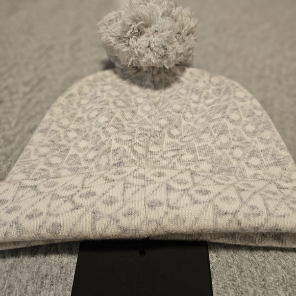 NWT Moose knuckle monogram toque - Picture 4 of 10